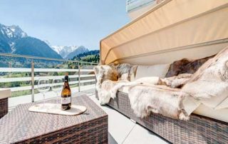 Terrasse einer Ferienwohnung in den Bergen, Text und Gestaltung